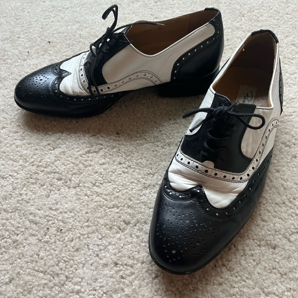 Paco Lui Lau black and white bucks, 39.5